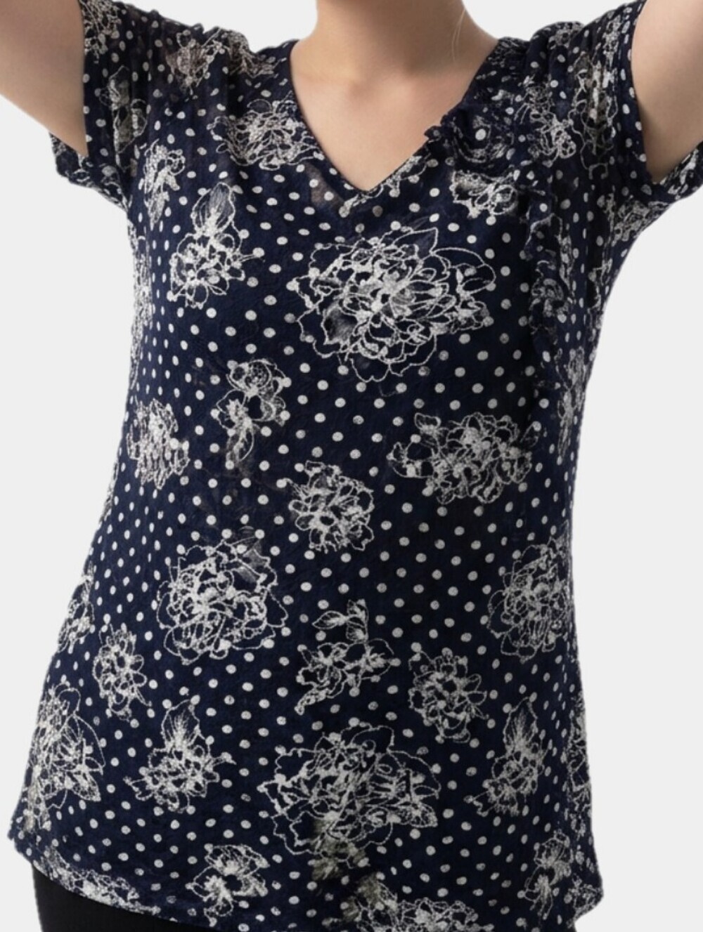 Eyeshadow V-Neck Short Sleeve Sheer With Floral Accent Size 17/19